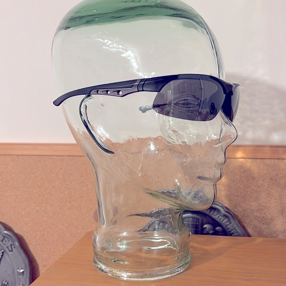 Men’s Sporty Designer Sunglasses - Picture 4 of 6